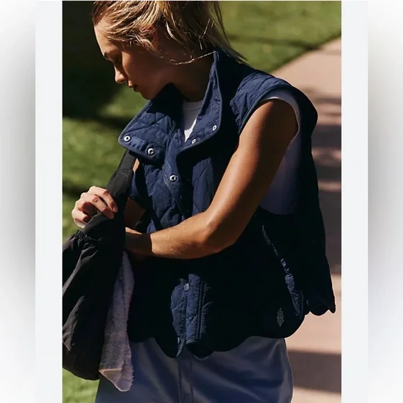 Free People Movement Quinn Quilted Puffer Vest Navy Cropped XS - Picture 10 of 11